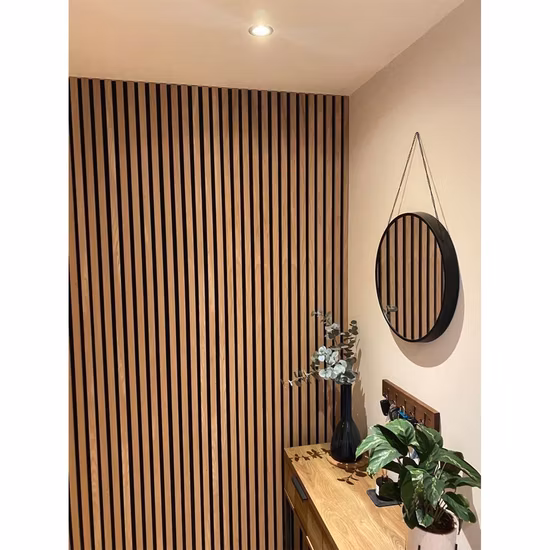 L'usine professionnelle fournit directement des panneaux acoustiques à lattes en bois de placage de chêne véritable pour l'insonorisation
